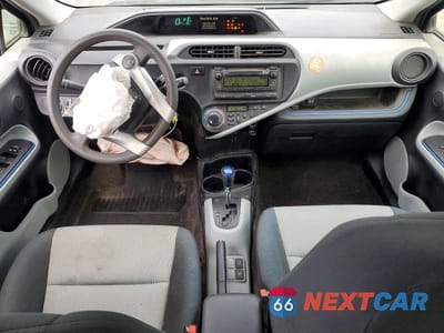 Zdjęcie 8 z 12 samochodu: 2012 TOYOTA PRIUS C TWO VIN:JTDKDTB32C1029844 - miniatura