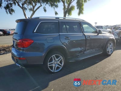 Trzecie zdjęcie samochodu z tyłu: 2013 MERCEDES-BENZ GL 550 4MATIC VIN:4JGDF7DE3DA128081 - miniatura