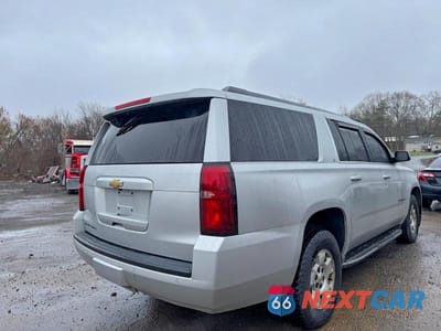 Czwarte zdjęcie samochodu z boku: 2016 CHEVROLET SUBURBAN K1500 LT VIN:1GNSKHKC2GR362224 - miniatura