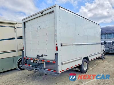Trzecie zdjęcie samochodu z tyłu: 2023 FORD E350 BOX TRUCK VIN:1FDWE3FN8PDD03414 - miniatura