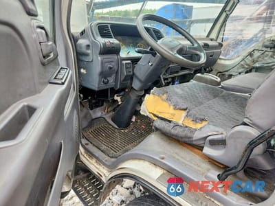 Zdjęcie 8 z 13 samochodu: 2007 ISUZU NPR VIN:JALC4B16277000095 - miniatura