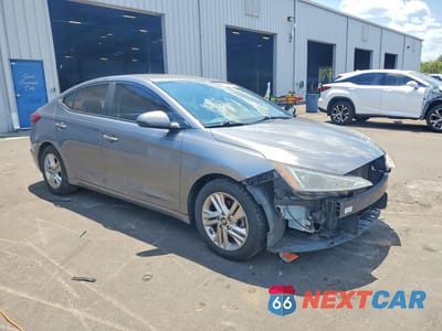 Czwarte zdjęcie samochodu z boku: 2019 HYUNDAI ELANTRA SEL VIN:5NPD84LF3KH444674 - miniatura