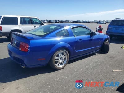 Trzecie zdjęcie samochodu z tyłu: 2005 FORD MUSTANG GT VIN:1ZVHT82H855251951 - miniatura