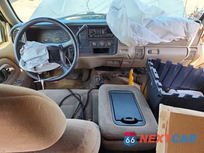Zdjęcie 8 z 12 samochodu: 1999 CHEVROLET SUBURBAN K1500 VIN:1GNFK16R7XJ541462 - miniatura