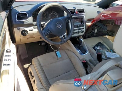 Zdjęcie 8 z 12 samochodu: 2014 VOLKSWAGEN EOS KOMFORT VIN:WVWBW8AH0EV001119 - miniatura