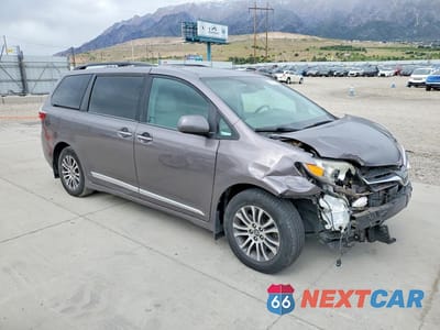 Czwarte zdjęcie samochodu z boku: 2019 TOYOTA SIENNA XLE 8-PASSENGER VIN:5TDYZ3DC4KS005720 - miniatura