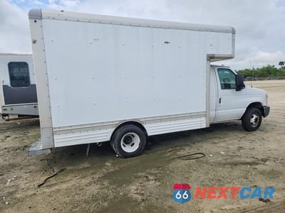 Trzecie zdjęcie samochodu z tyłu: 2013 FORD E450 BOX TRUCK VIN:1FDXE4FS0DDB16924 - miniatura