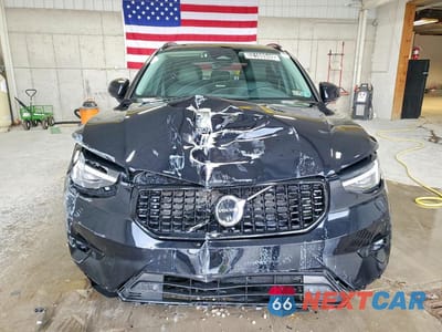 Piąte zdjęcie samochodu w środku: 2026 VOLVO XC40 PLUS VIN:YV4L12UC0T2747114 - miniatura