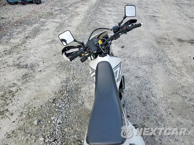 Zdjęcie 6 z 9 samochodu: 2018 SUZUKI DR650 SE VIN:JS1SP46A2J2100807 - miniatura