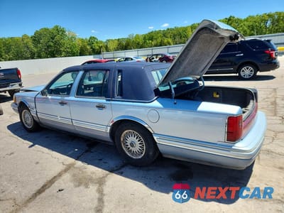 Drugie zdjęcie samochodu z przodu: 1992 LINCOLN TOWN CAR CARTIER VIN:1LNLM83W3NY727315 - miniatura