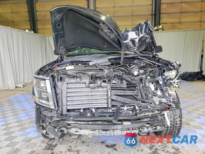 Piąte zdjęcie samochodu w środku: 2019 CHEVROLET SUBURBAN C1500 LT VIN:1GNSCHKC0KR130159 - miniatura