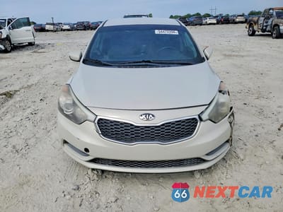 Piąte zdjęcie samochodu w środku: 2015 KIA FORTE LX VIN:KNAFK4A63F5312580 - miniatura