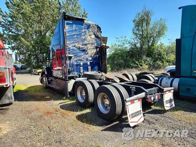 Trzecie zdjęcie samochodu z tyłu: 2024 KENWORTH T680 SEMI TRUCK VIN:1XKYD49X8RJ337722 - miniatura