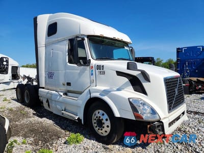 2014 VOLVO VNL SEMI TRUCK 4V4NC9EH2EN170696 - główne zdjęcie licytacji z USA - miniatura