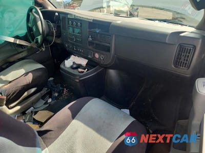 Zdjęcie 8 z 13 samochodu: 2019 CHEVROLET EXPRESS G2500 VIN:1GCWGAFG5K1307449 - miniatura