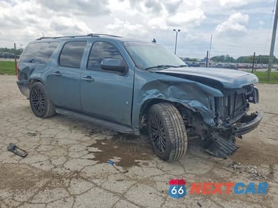 Czwarte zdjęcie samochodu z boku: 2008 CHEVROLET SUBURBAN K1500 LS VIN:3GNFK16388G199261 - miniatura