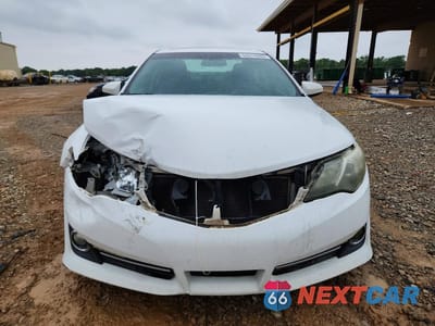 Piąte zdjęcie samochodu w środku: 2014 TOYOTA CAMRY SE SPORT VIN:4T1BF1FK4EU726624 - miniatura