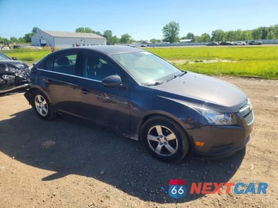 Czwarte zdjęcie samochodu z boku: 2014 CHEVROLET CRUZE LT VIN:1G1PC5SBXE7212283 - miniatura