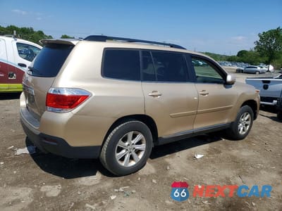 Trzecie zdjęcie samochodu z tyłu: 2011 TOYOTA HIGHLANDER SE VIN:5TDBK3EH4BS057532 - miniatura