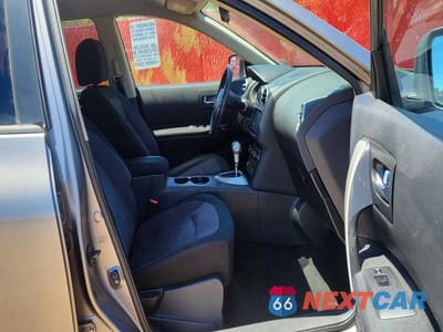 Piąte zdjęcie samochodu w środku: 2012 NISSAN ROGUE S VIN:JN8AS5MV3CW717175 - miniatura