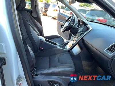 Piąte zdjęcie samochodu w środku: 2016 VOLVO XC60 T5 VIN:YV440MDJ6G2845538 - miniatura