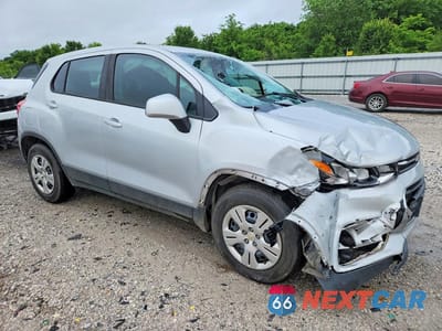 Czwarte zdjęcie samochodu z boku: 2018 CHEVROLET TRAX LS VIN:3GNCJKSB9JL370699 - miniatura