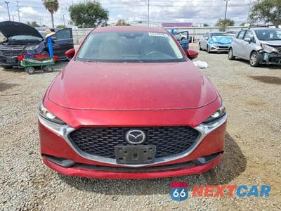 Piąte zdjęcie samochodu w środku: 2019 MAZDA 3 PREFERRED PLUS VIN:JM1BPACL5K1113018 - miniatura