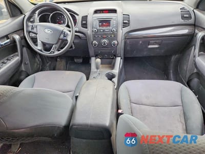 Zdjęcie 8 z 13 samochodu: 2013 KIA SORENTO LX VIN:5XYKT3A6XDG394935 - miniatura