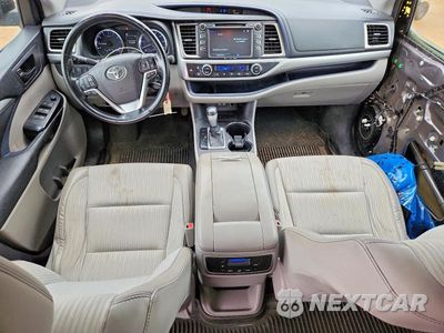 Zdjęcie 8 z 14 samochodu: 2017 TOYOTA HIGHLANDER LE PLUS VIN:5TDZZRFH3HS194188 - miniatura