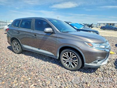 Czwarte zdjęcie samochodu z boku: 2017 MITSUBISHI OUTLANDER SE VIN:JA4AD3A37HZ053122 - miniatura