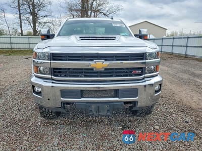 Piąte zdjęcie samochodu w środku: 2017 CHEVROLET SILVERADO K3500 LTZ VIN:1GC4K0CY8HF185789 - miniatura
