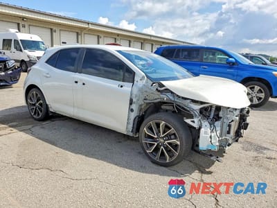 Czwarte zdjęcie samochodu z boku: 2021 TOYOTA COROLLA HATCHBACK XSE VIN:JTNA4MBEXM3107081 - miniatura