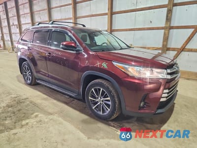 Czwarte zdjęcie samochodu z boku: 2019 TOYOTA HIGHLANDER XLE VIN:5TDJZRFH3KS719514 - miniatura