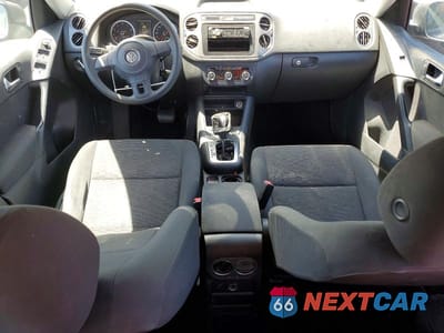 Zdjęcie 8 z 12 samochodu: 2012 VOLKSWAGEN TIGUAN S VIN:WVGAV7AX7CW004750 - miniatura
