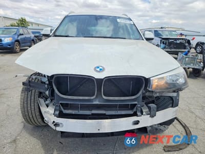 Piąte zdjęcie samochodu w środku: 2017 BMW X3 SDRIVE28I VIN:5UXWZ7C31H0V91187 - miniatura
