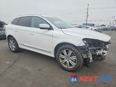 Czwarte zdjęcie samochodu z boku: 2017 VOLVO XC60 T5 INSCRIPTION VIN:YV440MDU2H2009432 - miniatura