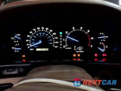 Zdjęcie 9 z 13 samochodu: 2002 LEXUS LX 470 VIN:JTJHT00W723516093 - miniatura