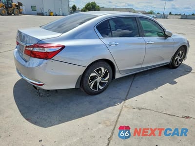 Trzecie zdjęcie samochodu z tyłu: 2017 HONDA ACCORD LX VIN:1HGCR2F3XHA204134 - miniatura