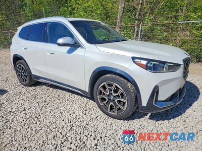 Czwarte zdjęcie samochodu z boku: 2023 BMW X1 XDRIVE28I VIN:WBX73EF01P5Y22817 - miniatura