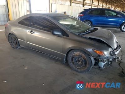 Czwarte zdjęcie samochodu z boku: 2008 HONDA CIVIC LX VIN:2HGFG12608H559683 - miniatura