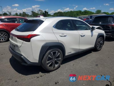 Trzecie zdjęcie samochodu z tyłu: 2021 LEXUS UX 250H VIN:JTHP9JBH2M2037458 - miniatura