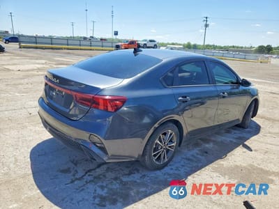 Trzecie zdjęcie samochodu z tyłu: 2022 KIA FORTE LXS VIN:3KPF24ADXNE429741 - miniatura