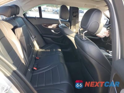 Zdjęcie 10 z 12 samochodu: 2016 MERCEDES-BENZ C 300 4MATIC VIN:55SWF4KB4GU146748 - miniatura