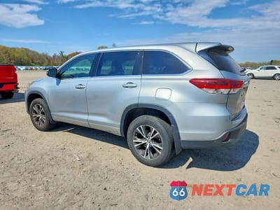 Drugie zdjęcie samochodu z przodu: 2017 TOYOTA HIGHLANDER LE VIN:5TDBZRFH3HS406511 - miniatura