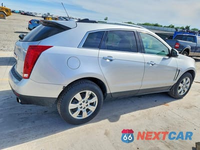 Trzecie zdjęcie samochodu z tyłu: 2016 CADILLAC SRX LUXURY COLLECTION VIN:3GYFNBE34GS584636 - miniatura