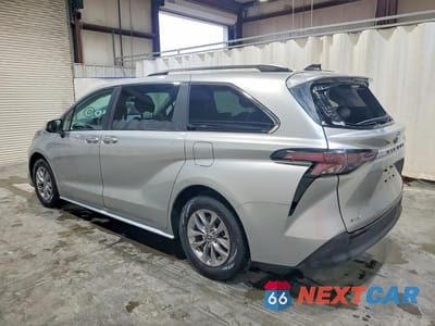 Drugie zdjęcie samochodu z przodu: 2025 TOYOTA SIENNA XLE 8-PASSENGER VIN:5TDYRKEC1SS243923 - miniatura