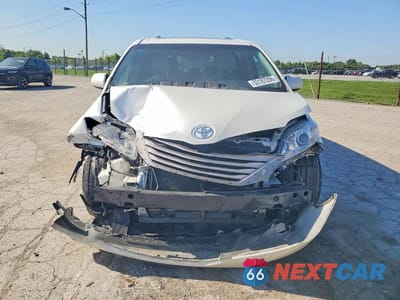 Piąte zdjęcie samochodu w środku: 2015 TOYOTA SIENNA XLE 8-PASSENGER VIN:5TDYK3DC0FS561534 - miniatura