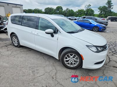 Czwarte zdjęcie samochodu z boku: 2020 CHRYSLER VOYAGER LX VIN:2C4RC1CG7LR237463 - miniatura