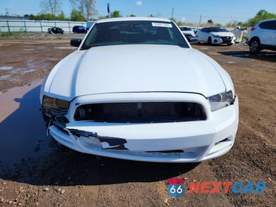 Piąte zdjęcie samochodu w środku: 2014 FORD MUSTANG VIN:1ZVBP8AM7E5239220 - miniatura