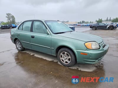 Czwarte zdjęcie samochodu z boku: 2005 HYUNDAI ACCENT GL VIN:KMHCG45C35U585400 - miniatura